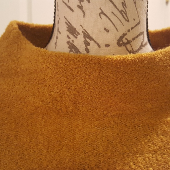 Sweater - Picture 4 of 6